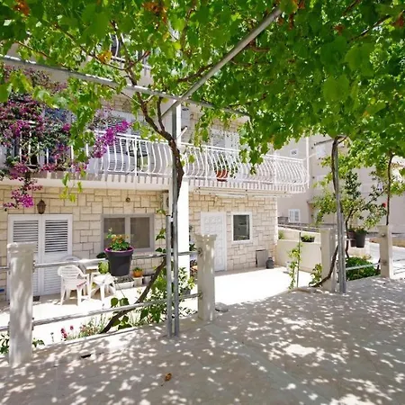 Апартаменти 22 *