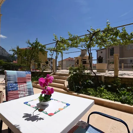 22 * Макарська